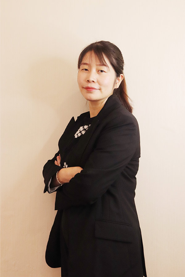 定边吕瑶 本科学历,毕业于陕西师范大学