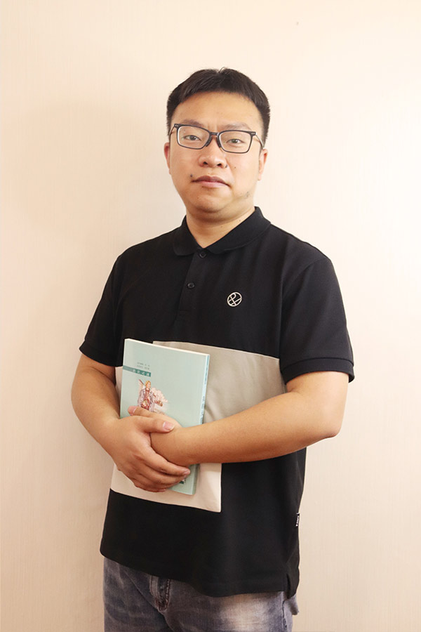 定边杨斌 本科学历，毕业于西安航空学院