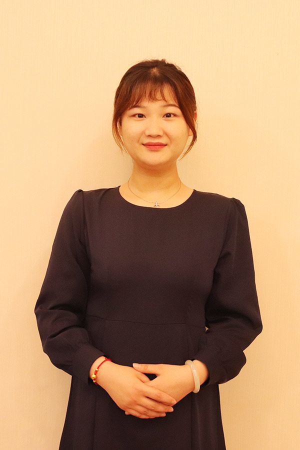 定边文哲 本科学历，优秀班主任