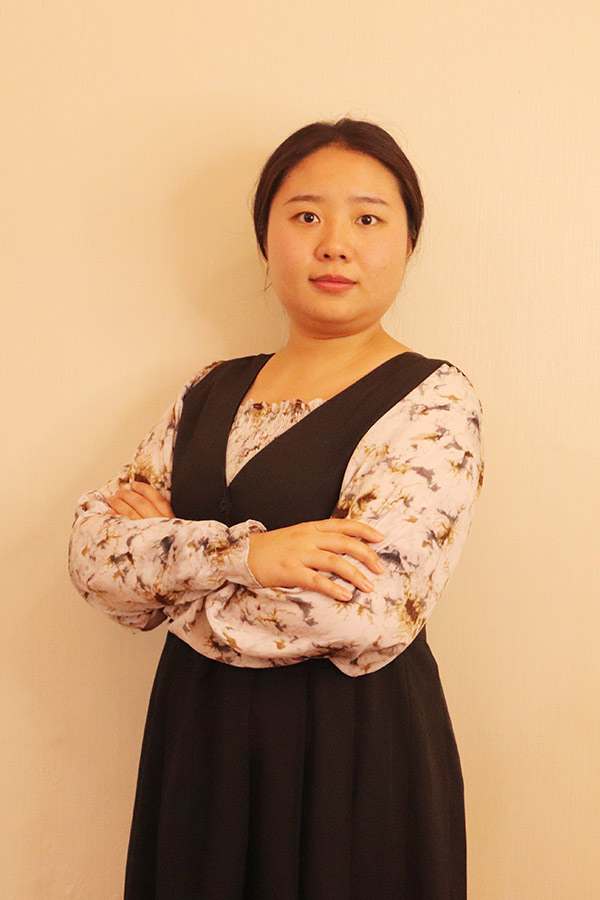 定边何爱玲 本科学历，优秀班主任